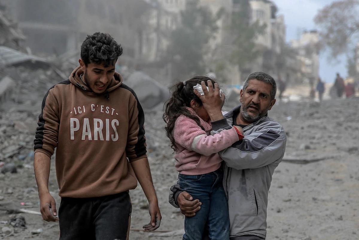 Palestinians flee the area after Israeli bombardment in central Gaza City on March 18, 2024. (AFP)