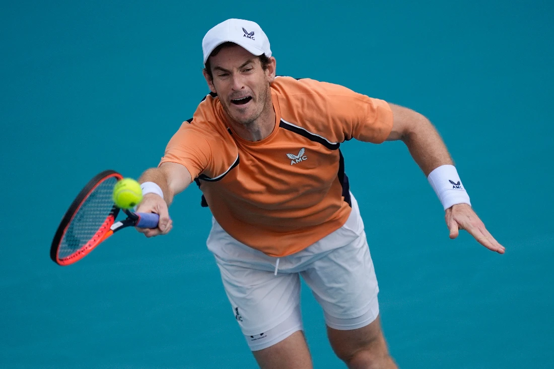 Murray beats dizzy Berrettini, Stephens, Osaka advance