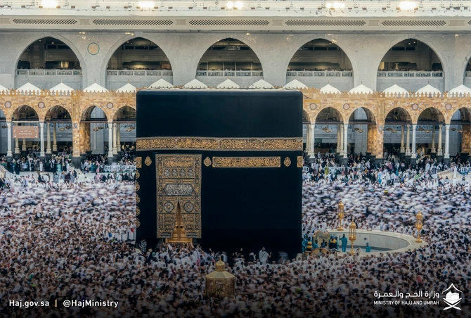 Pilgrims at the Grand Mosque performing Umrah, Tawaf, and standing shoulder-to-shoulder to offer prayers. (Ministry of Hajj & Umrah Tweet)