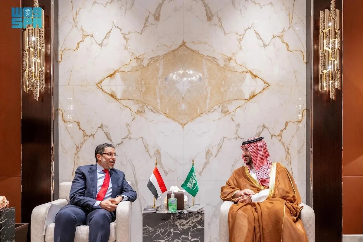 Saudi Defense Minister Prince Khalid bin Salman and Yemen’s Prime Minister Ahmed Awad bin Mubarak in Jeddah. (SPA)