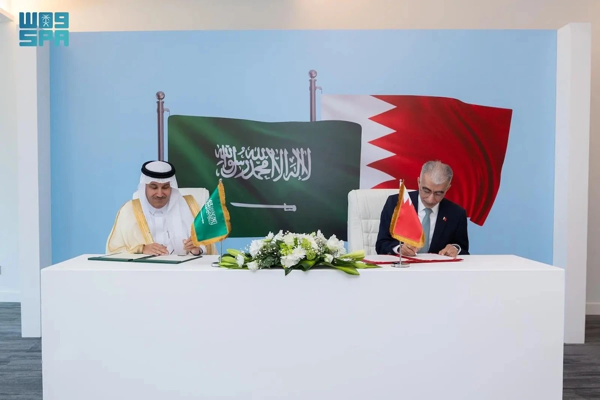 An MoU signed by Saudi Transport Minister Saleh bin Nasser Al-Jasser and Bahraini Minister of Works Ebrahim Bin Hasan Al Hawaj.