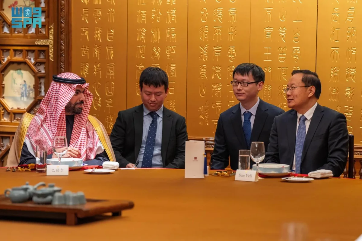 Saudi Minister of Culture Prince Badr bin Abdullah meets with his Chinese counterpart Sun Yeli in Beijing. (SPA)