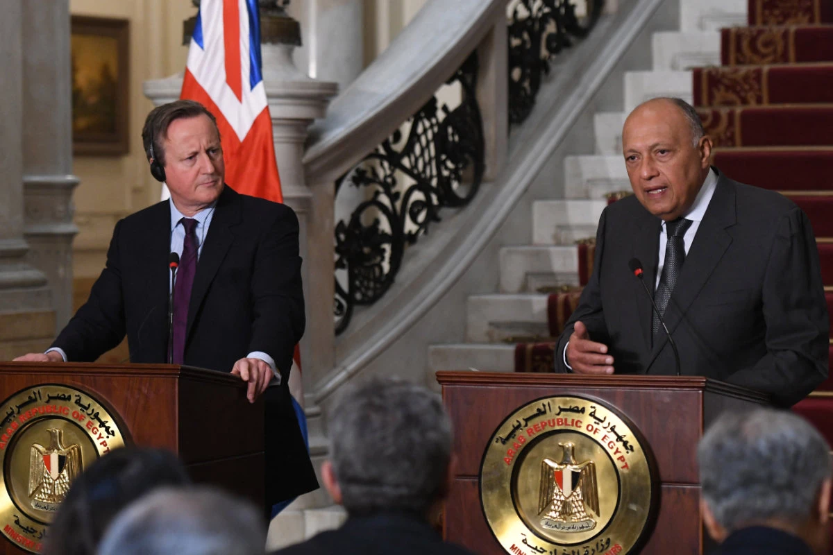 Shoukry reiterates Egypt’s objection to Rafah ground offensive in phone call with British FM