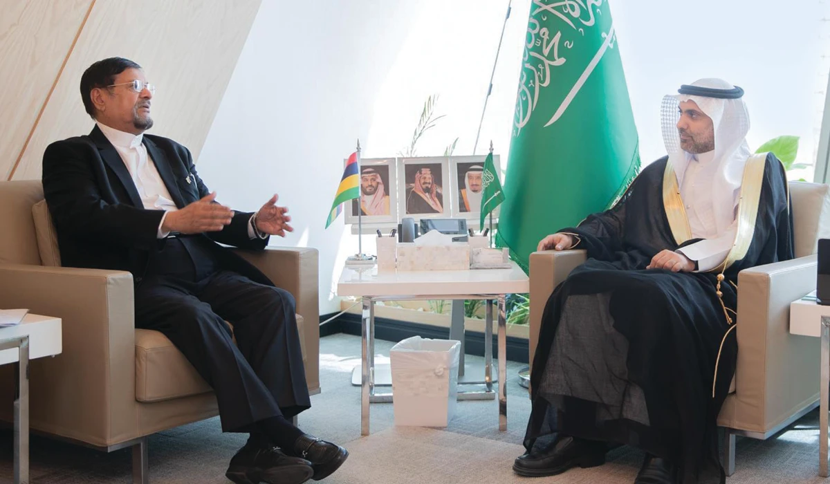 Fahad Al-Jalajel holds talks with Showkutally Soodhun in Riyadh. (Supplied)