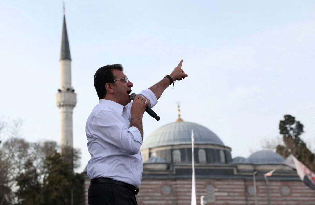 Istanbul Mayor Ekrem Imamoglu, mayoral candidate of the main opposition Republican People's Party (CHP), addresses his supporters during a rally ahead of the local elections in Istanbul, Turkey March 30, 2024. (REUTERS)