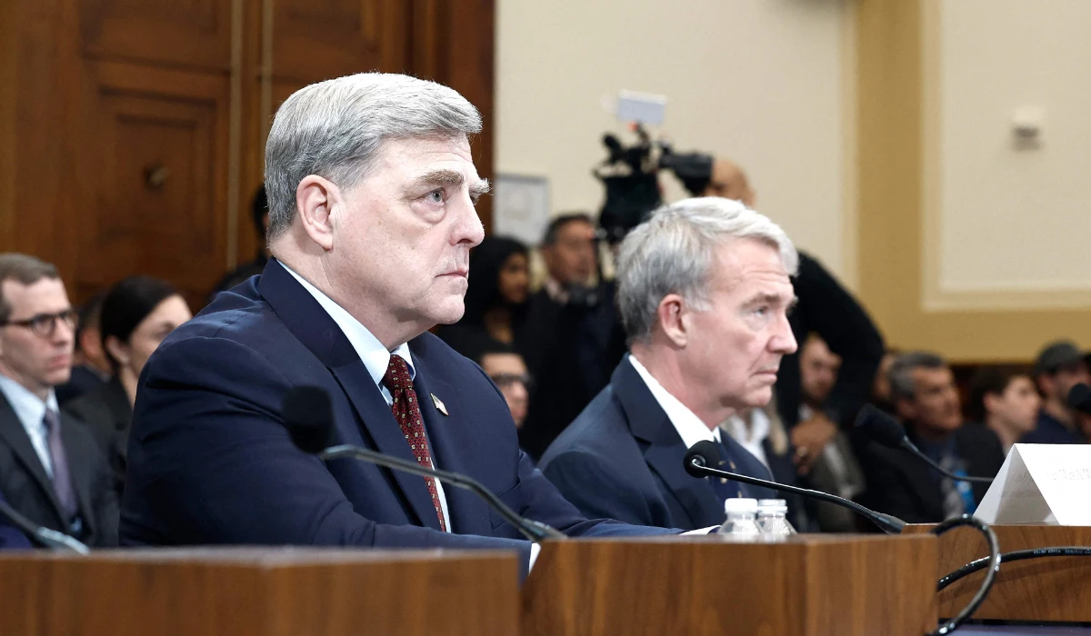 Gen. Mark Milley (L) and Gen. Kenneth F. McKenzie Jr. (AFP)