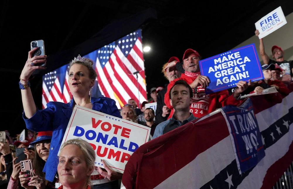 Crowd cheers for Republican presidential candidate Donald Trump during a campaign rally in Richmond, Virginia, US. (Reuters)