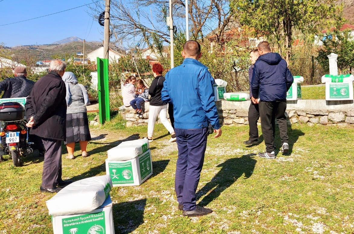 The Etaam project is among the numerous humanitarian initiatives the center has implemented to alleviate the suffering of vulnerable persons worldwide. (SPA)
