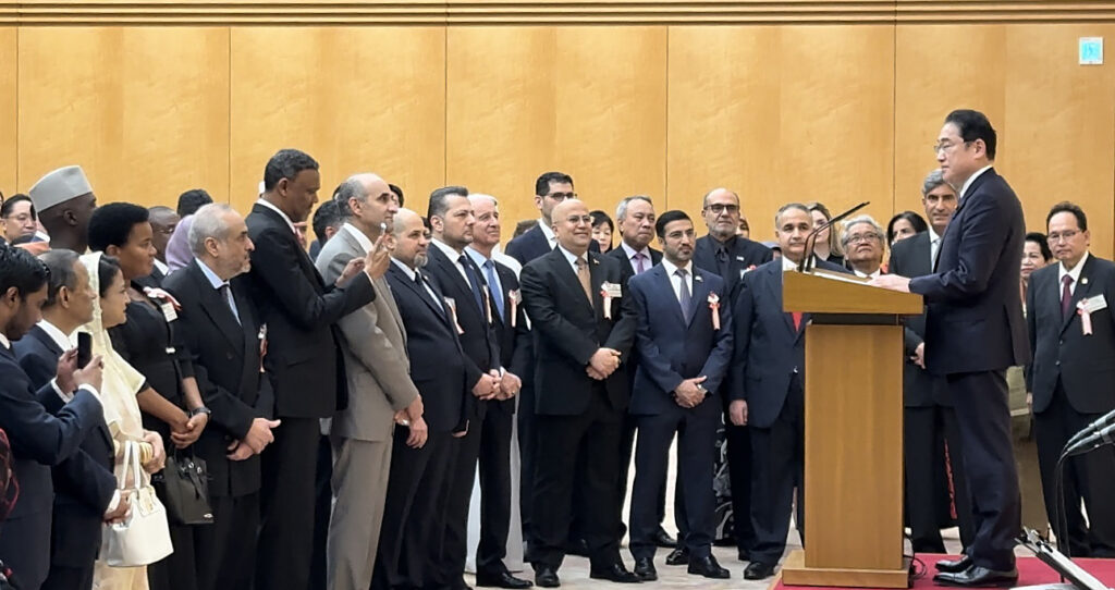 Japanese PM hosts iftar for Arab ambassadors