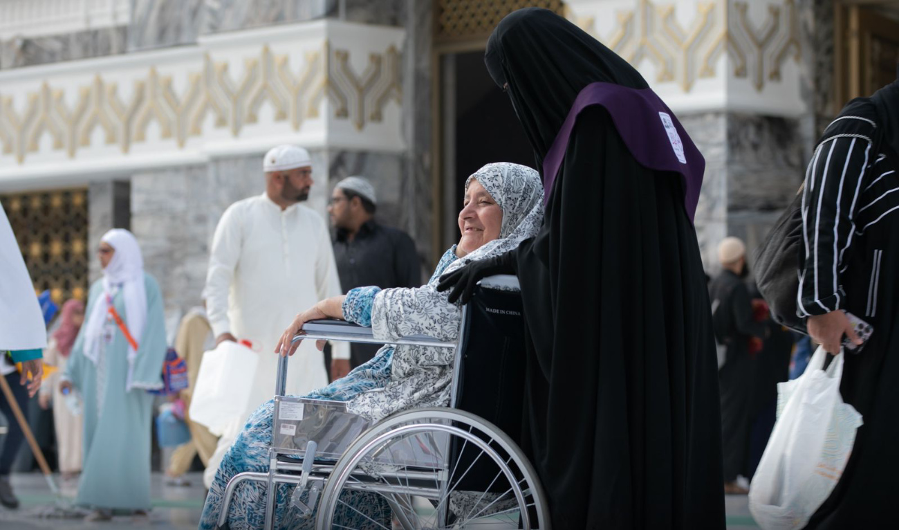 Staff at the grand mosque assist disabled pilgrims, ensuring a smooth pilgrimage and experience. (Supplied)
