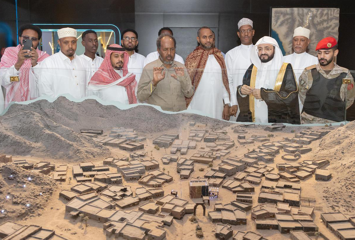 At the end of the visit, the president praised the project's scope to benefit the Islamic nation. (SPA)