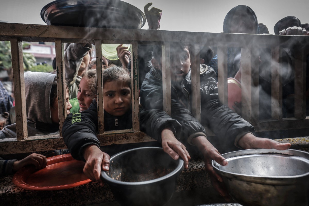 The UN children's agency UNICEF has warned that the alarming lack of food, surging malnutrition and disease could lead to an "explosion" in child deaths in Gaza. One in six children aged under two in Gaza was acutely malnourished, it estimated on February 19.(AFP)