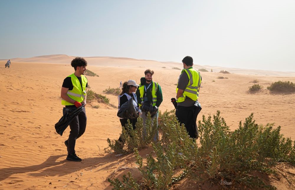 The Green Team of the Medical Students’ Association at Alfaisal University organized a clean-up of the Khararah Lake site in Riyadh. (Supplied)