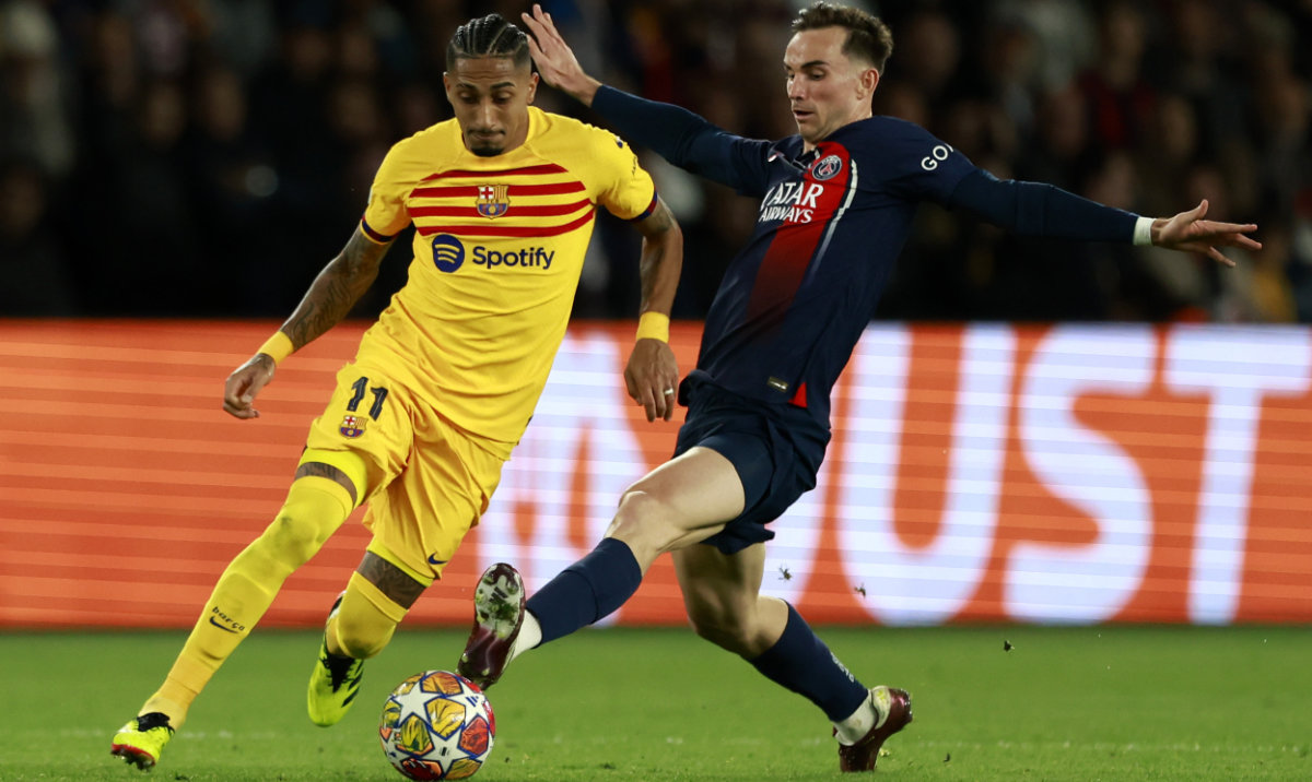 PSG's Fabian Ruiz fights for the ball with Barcelona's Raphinha during the Champions League quarterfinal first leg soccer match between Paris Saint-Germain and Barcelona at the Parc des Princes stadium in Paris, Wednesday, April 10, 2024. (AP)