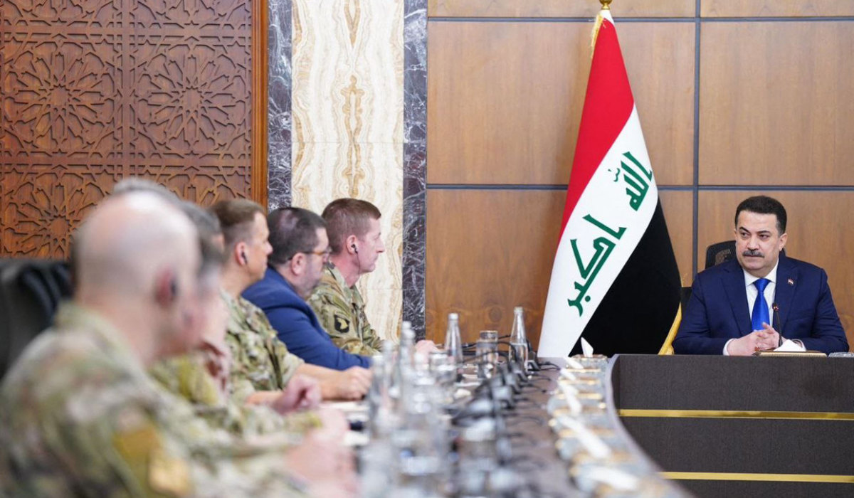 Prime Minister Mohamed Shia Al-Sudani (R) meeting in Baghdad with top-ranking officials of the Washington-led international coalition against the Daesh group. (AFP file photo)