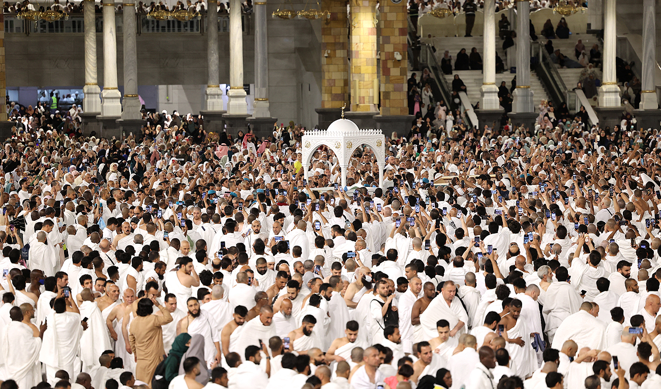 Muslim worshippers attend prayers on the first day of Eid Al-Fitr, which marks the end of the holy fasting month of Ramadan, in Makkah, on April 10, 2024. (AFP)