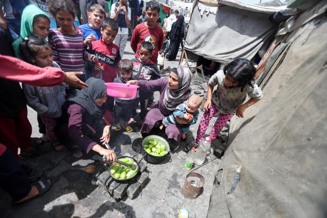 Displaced Palestinians, who fled their homes due to Israeli strikes, shelter in a UNRWA-affiliated school in Deir Al-Balah, in the central Gaza Strip Apr, 23, 2024. (Reuters)