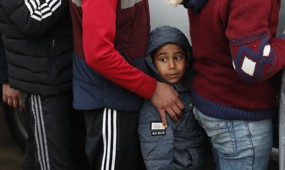 Migrants wait in line for a distribution of blankets close to the Turkish-Greek border near Pazarkule, Edirne region, Turkiye. (AP/File)