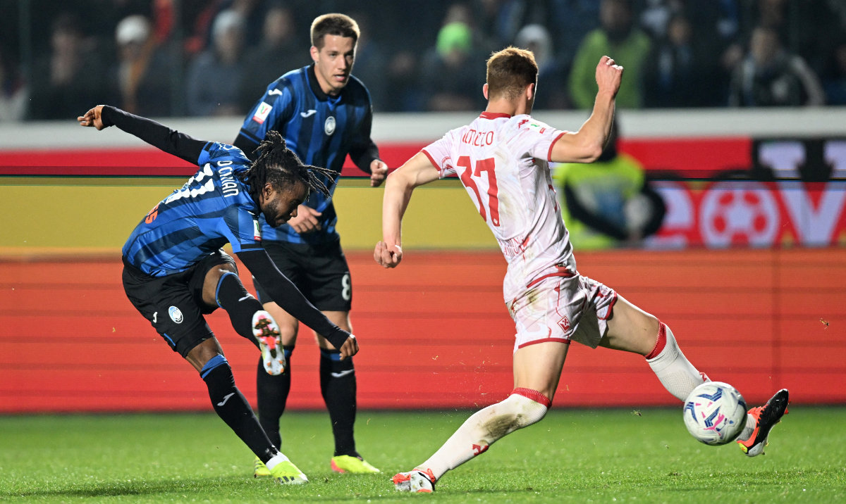 Atalanta's Ademola Lookman scores their third goal during the Italian Cup semifinal second leg between Fiorentina and Atalanta at the Stadio Atleti Azzurri, Bergamo, Italy on April 24, 2024. (Reuters)