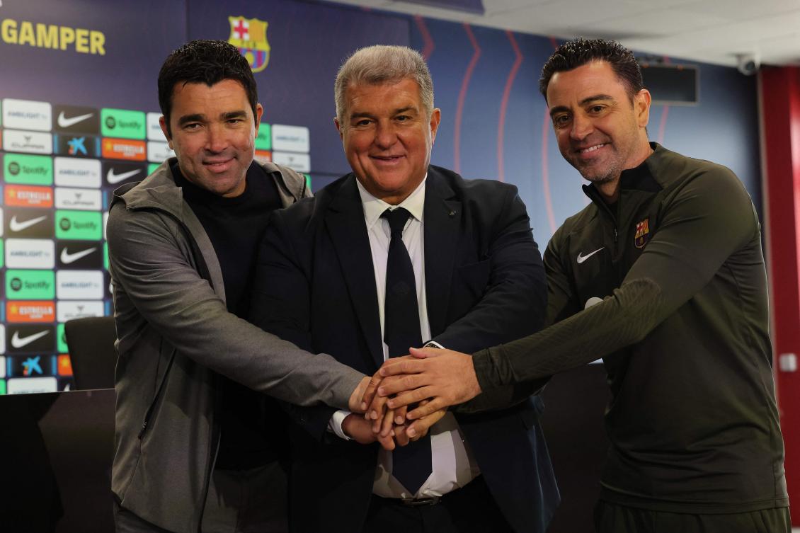 Barcelona’s Sports Director Anderson de Souza “Deco,” President Joan Laporta and coach Xavi pose for pictures before a press conference at the Joan Gamper training ground in Sant Joan Despi, near Barcelona, on Apr. 25, 2024. (AFP)