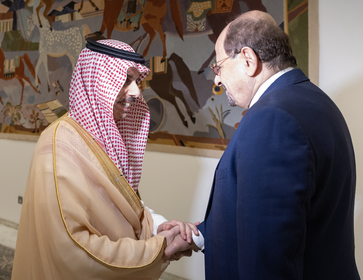 Saudi FM Prince Faisal bin Farhan receives the Minister of Foreign Affairs and Expatriates of Yemen’s internationally recognized government Shaya Mohsin Al-Zindani in Riyadh on Thursday. (SPA)