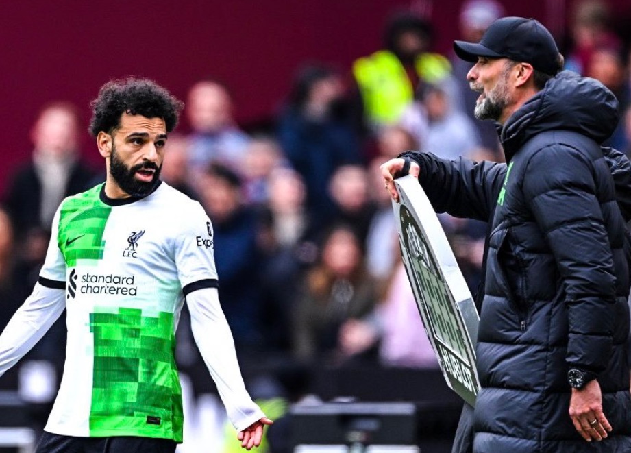 Liverpool manager Jurgen Klopp and star forward Mohamed Salah were involved in a touchline confrontation during the team’s 2-2 draw with West Ham in the Premier League on Saturday. (X/@FabrizioRomano)