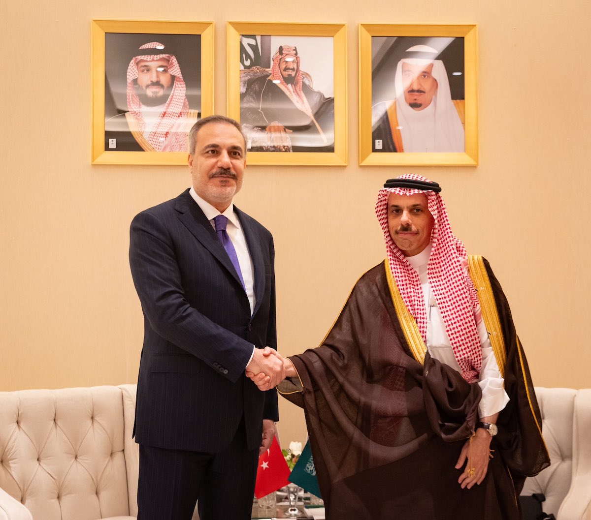 Saudi FM Prince Faisal bin Farhan and his Turkish counterpart Hakan Fidan. (Twitter/@KSAMOFA)