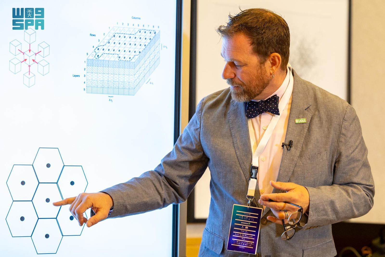 forum began with a workshop titled “Getting Started with MODFLOW for Groundwater Modeling” (SPA)