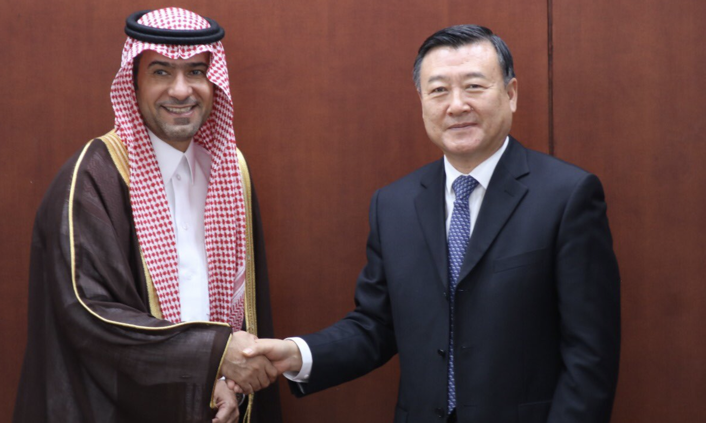 Saudi Minister of Municipal and Rural Affairs and Housing Majid Al-Hogail and Chinese Minister of Housing and Urban-Rural Development Ni Hong. X/@majedhogail