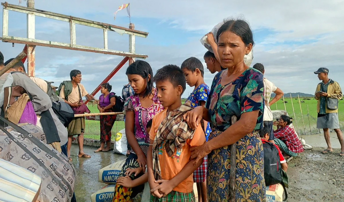 People flee from a village after renewed fighting between Myanmar’s military and the Arakan Army, an ethnic minority armed group, in Pauktaw Township in western Rakhine State on November 19, 2023. (AFP/File)