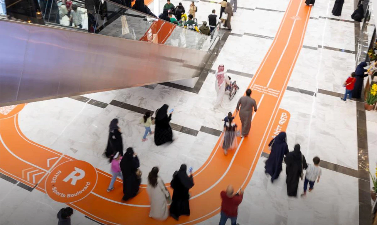 The length of the walking track inside the mall is 506 meters, equivalent to approximately 750 steps.