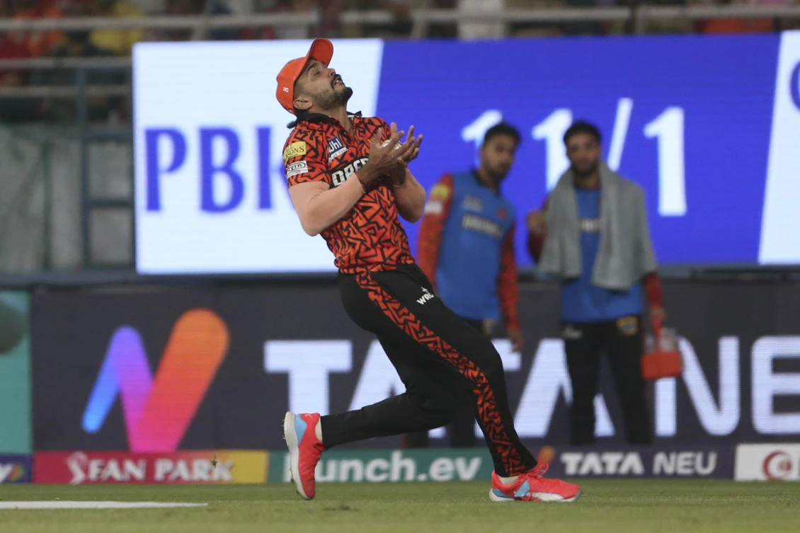 Sunrisers Hyderabad’s Nitish Kumar Reddy takes the catch to dismiss Punjab Kings’ Prabhsimran Singh during the IPL cricket match in Mohali, India, Tuesday, Apr. 9, 2024. (AP Photo)