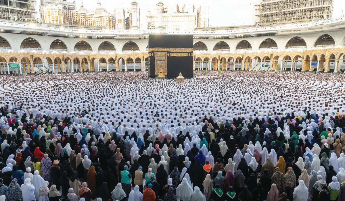 Worshippers perform Eid Al-Fitr prayers in the Grand Mosque in Makkah last year. (X/theholymosques)