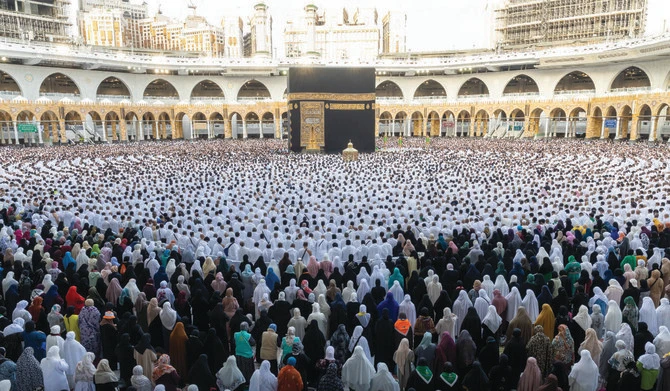 Worshippers perform Eid Al-Fitr prayers in the Grand Mosque in Makkah last year. (X/theholymosques)