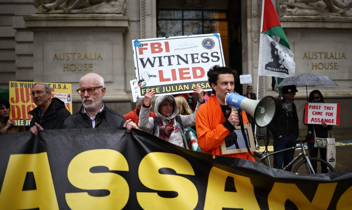 Supporters of WikiLeaks founder Julian Assange protest outside the Australian High Commission in central London on April 10, 2024, on the eve of the fifth anniversary of his arrest by British police. (AFP)