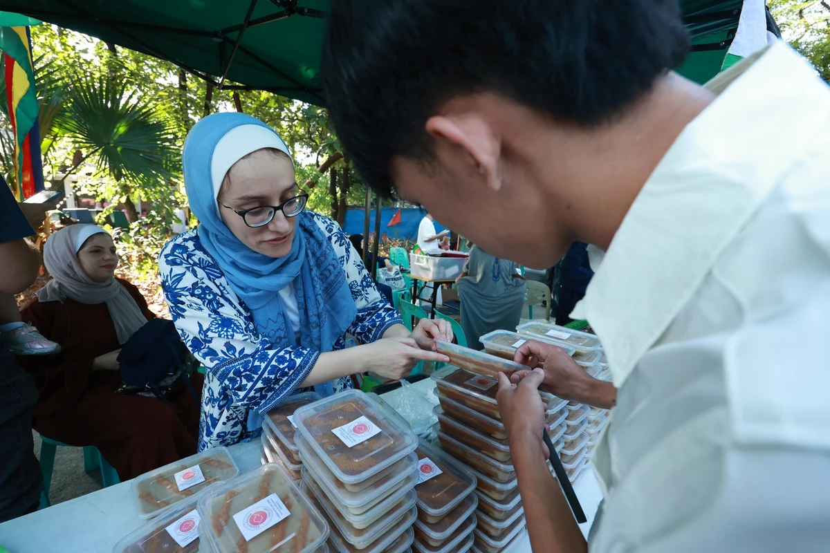 Filipinos try Palestinian food at Halal Bazar in Quezon City, Metro Manila, on April 10, 2024. (Quezon City Government)