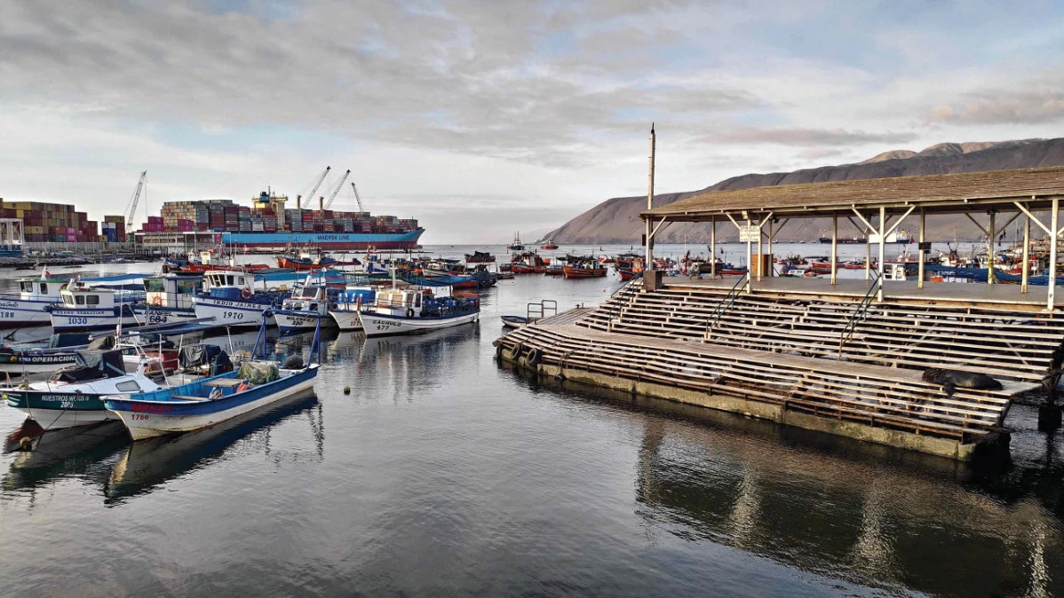 Cargo ships undertaking global trade are equipped freshwater generator systems that produce clean drinking water by distilling sea water using heat energy.