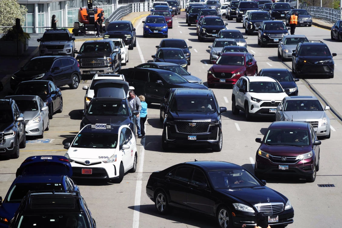 Pro-Palestinian demonstrators block traffic into Chicago airport, causing headaches for travelers