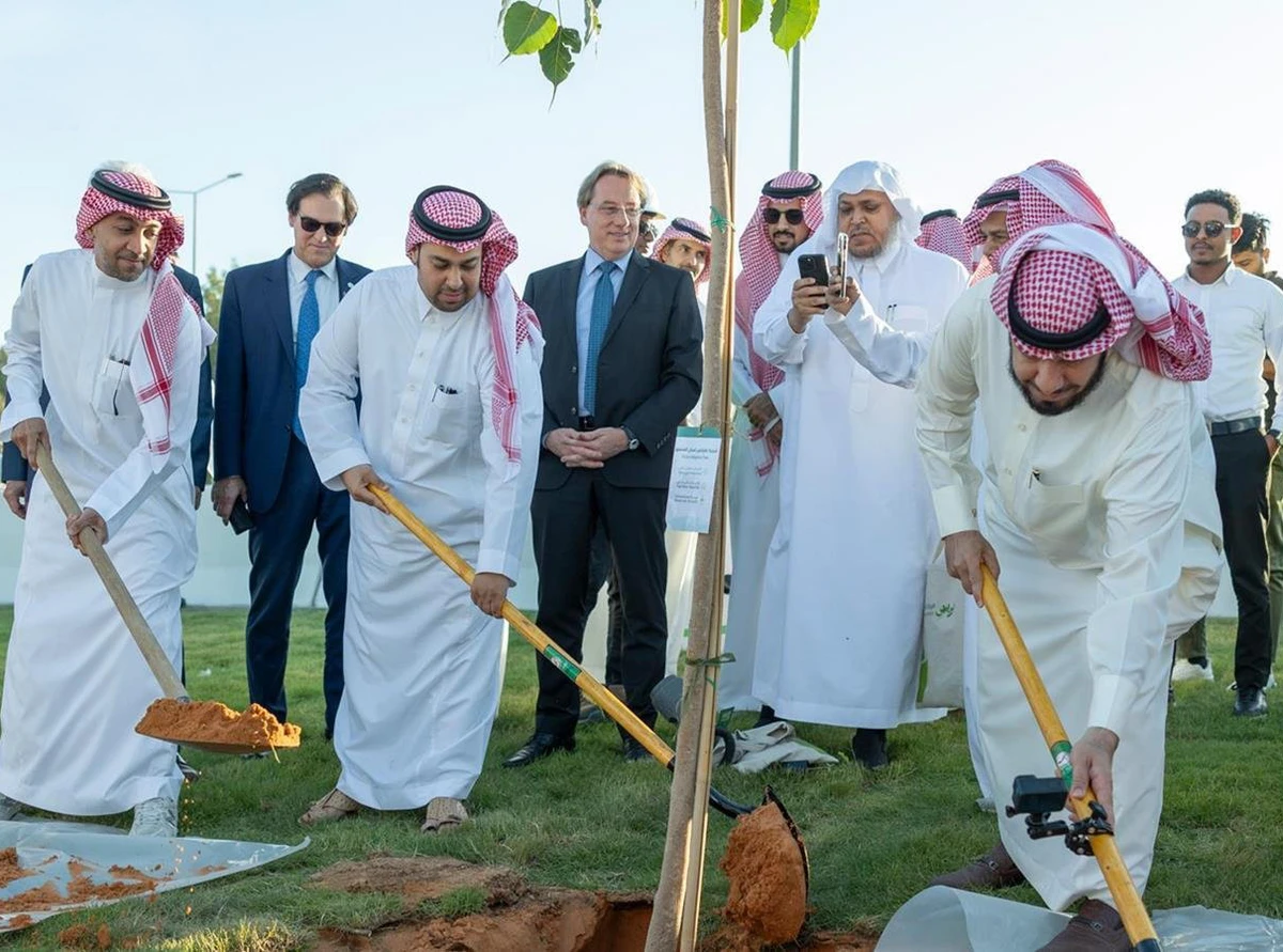 Urban greening works in the Irqah neighborhood of Riyadh began on April 18, continuing a tree-planting initiative that is part of the Green Riyadh program. (SPA)