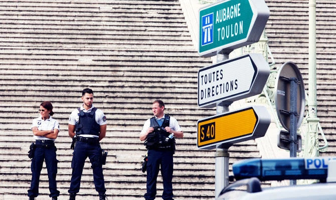 France arrests eight in PKK financing probe