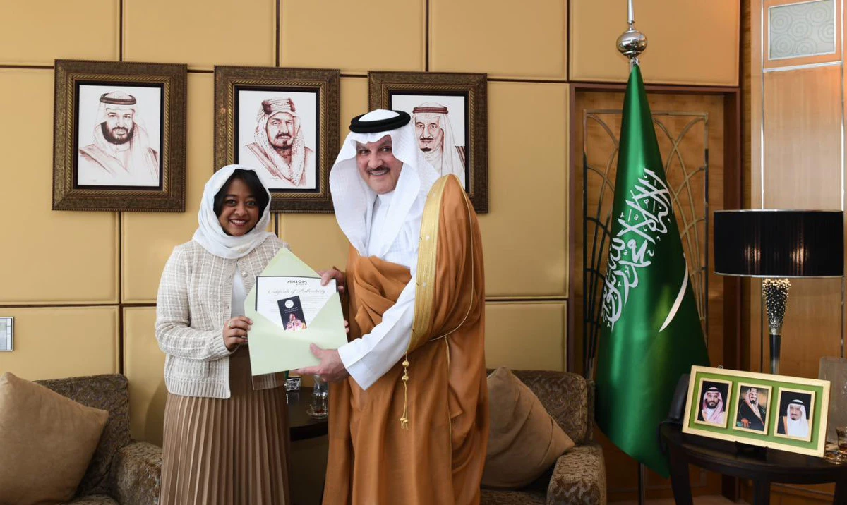 Kingdom’s ambassador to Egypt Osama Nugali on Wednesday received Saudi astronaut Rayyanah Barnawi. (X: @KSAembassyEG)