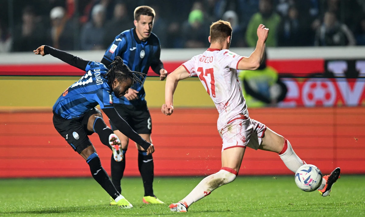 Atalanta's Ademola Lookman scores their third goal during the Italian Cup semifinal second leg between Fiorentina and Atalanta at the Stadio Atleti Azzurri, Bergamo, Italy on April 24, 2024. (Reuters)