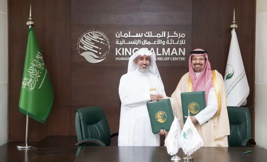 Agreement was signed at the center’s headquarters in Riyadh by KSrelief’s Dr. Aqeel Al-Ghamdi and Majmaah University’s Dr. Mosallam Al-Dosari. (Majmaah University)