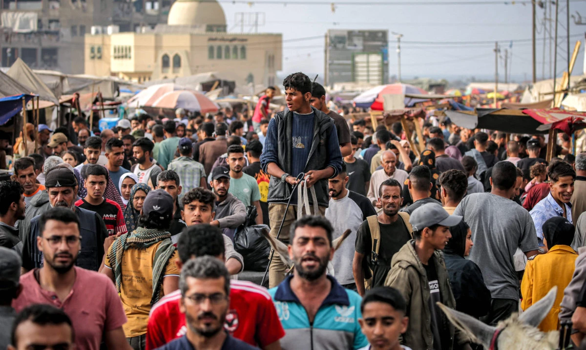 A youth drives a donkey-drawn cart along a busy road at a camp housing displaced Palestinians in Rafah in the southern Gaza Strip on April 30, 2024, amid the ongoing conflict in the Palestinian territory between Israel and the militant group Hamas. (AFP)