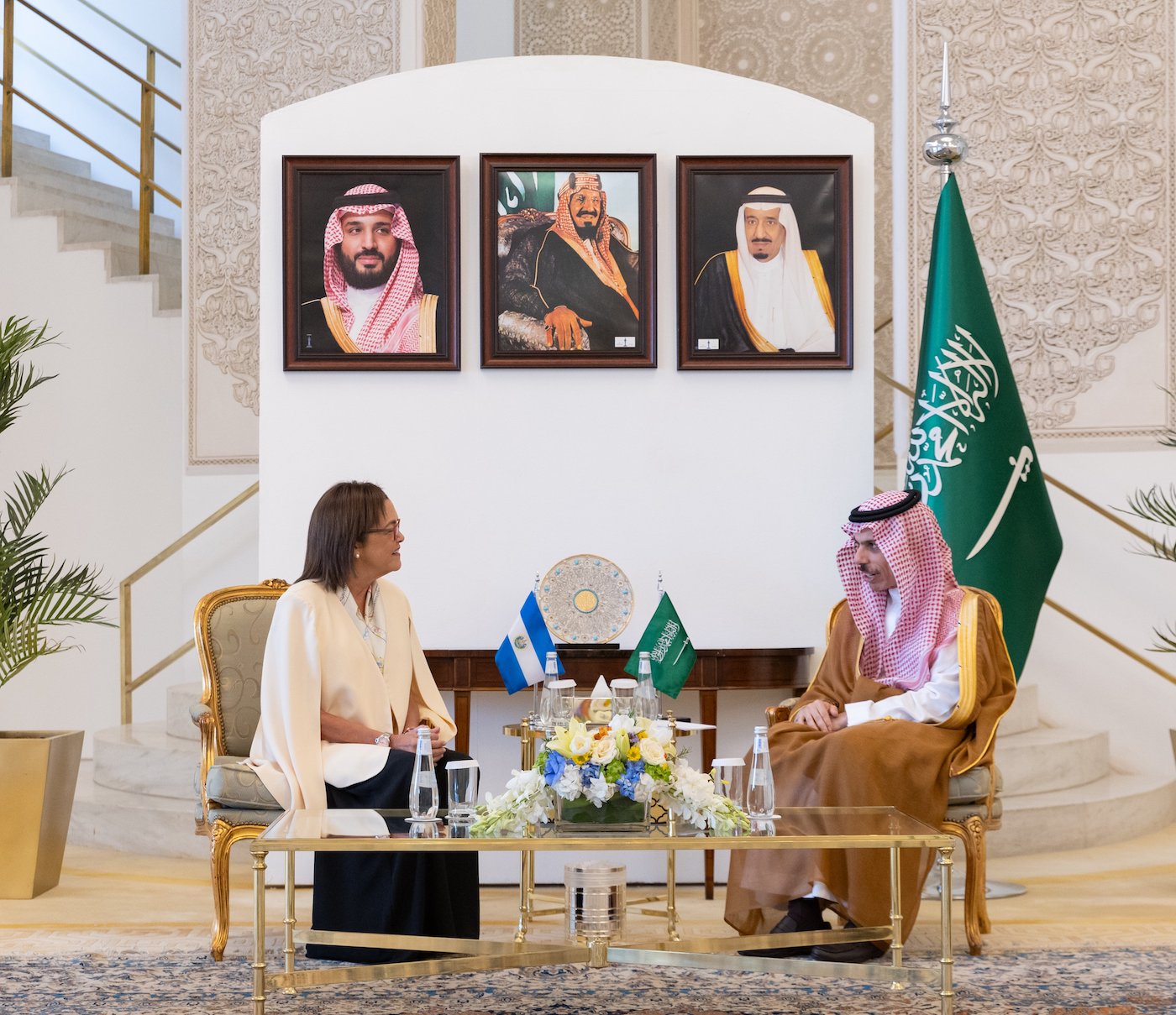Saudi Foreign Minister Prince Faisal bin Farhan receives his Salvadoran counterpart Alexandra Hill Tinoco in Riyadh on Wednesday. (SPA)