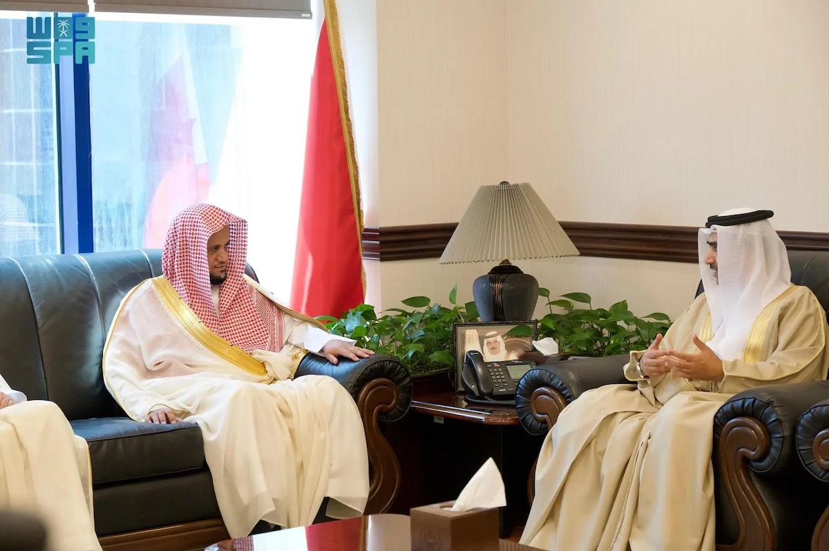 Saudi Public Prosecutor Sheikh Saud bin Abdullah Al-Mujeb met with his Bahraini counterpart Ali bin Fadl Al Buainain in Manama. (SPA)