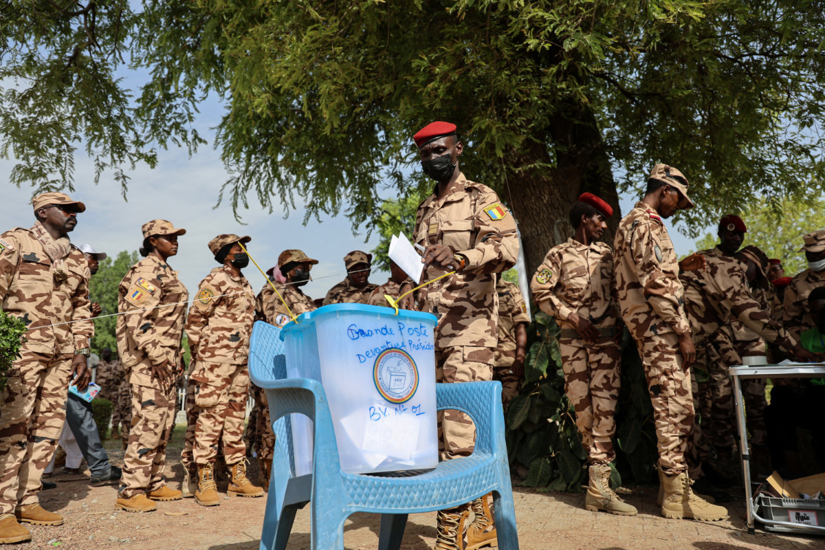 Chadian soldiers cast early votes in the presidential election scheduled for May 6 in N'djamena, Chad, on May 5, 2024. (REUTERS)