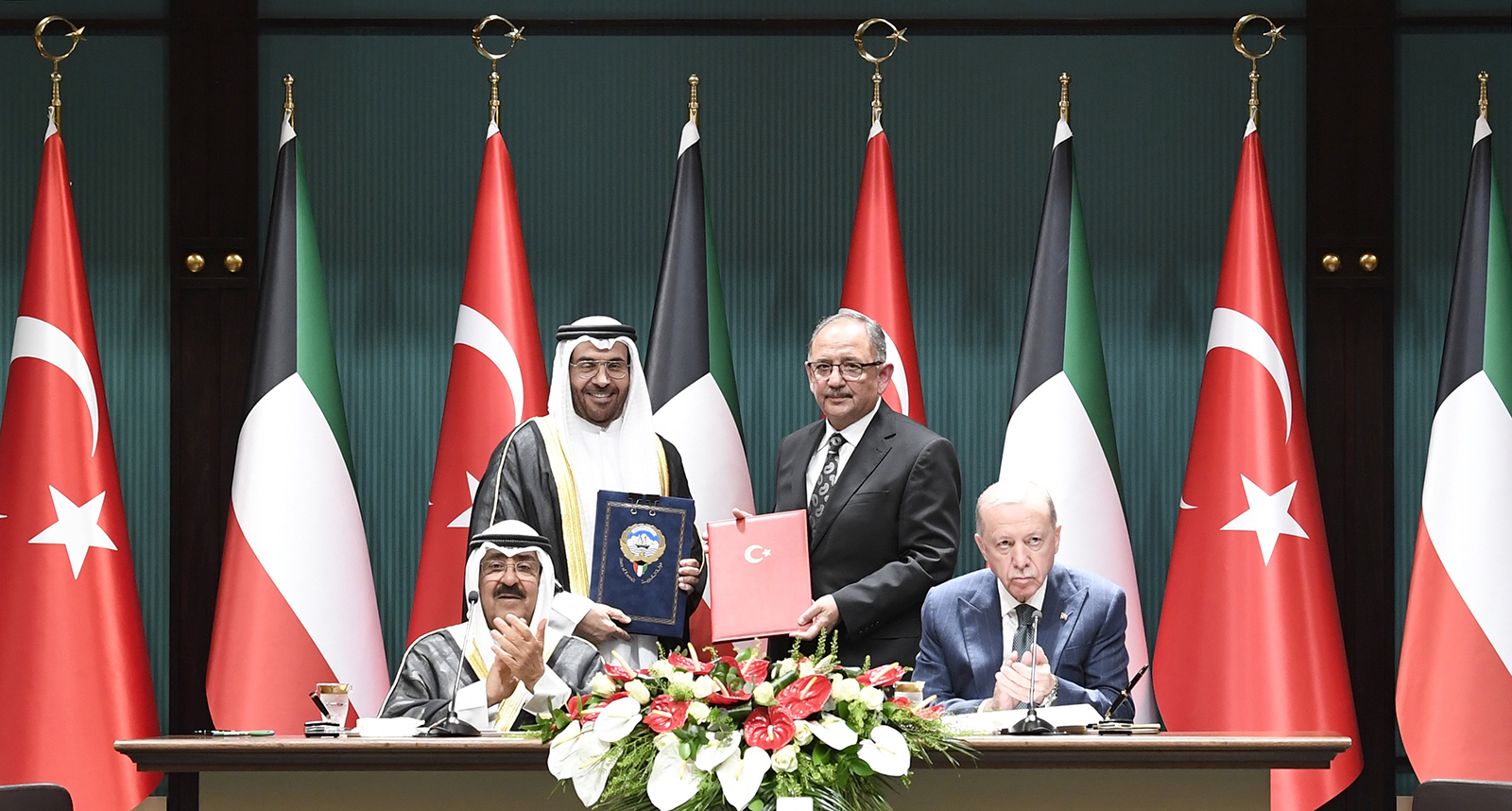 Kuwait’s Emir Sheikh Meshal Al-Ahmed Al-Jaber Al-Sabah and Turkish President Recep Tayyip Erdogan witness the signing of several deals in Ankara. (KUNA)