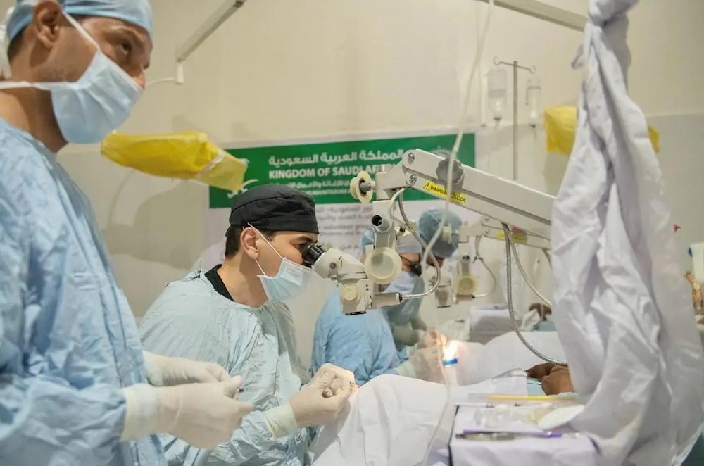 Doctors from a King Salman Humanitarian Aid and Relief Center medical team perform eye surgery at the Base Hospital in Kattankudy, Sri Lanka, on May 11, 2024. (SPA)