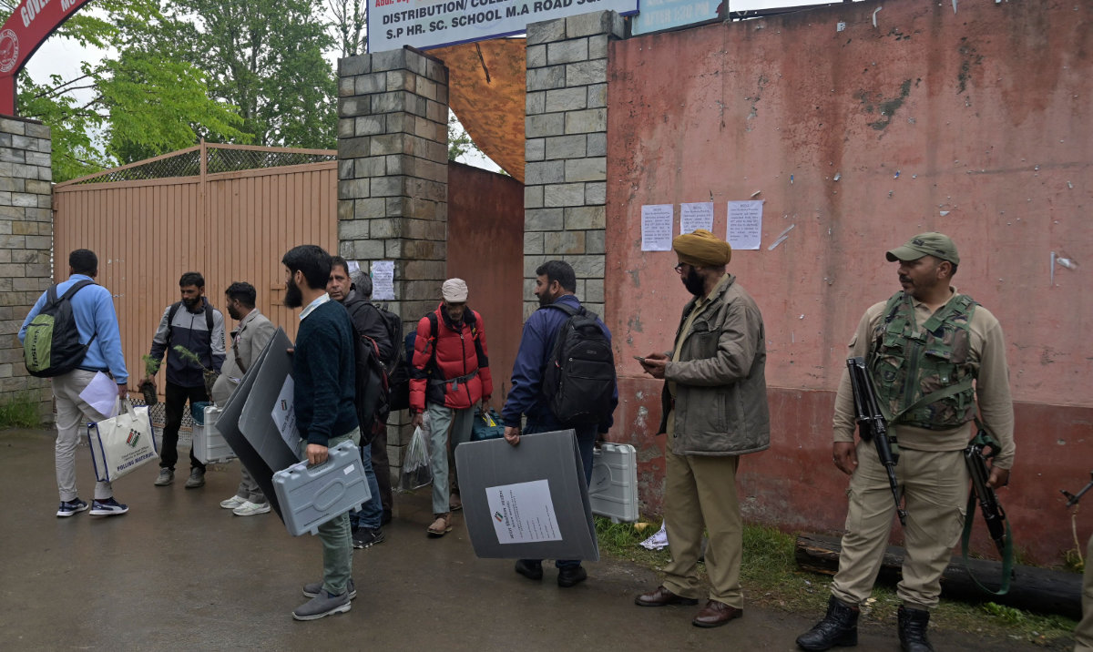 India vote to resume with Kashmir poised to oppose Modi